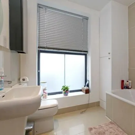 Image 4 - Dartmouth Place, London, London, Se23 - Apartment for sale