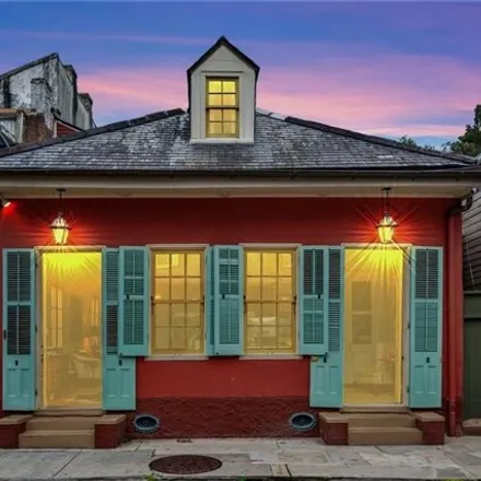 Image 2 - 626 Burgundy Street, New Orleans, LA 70112, USA - House for sale