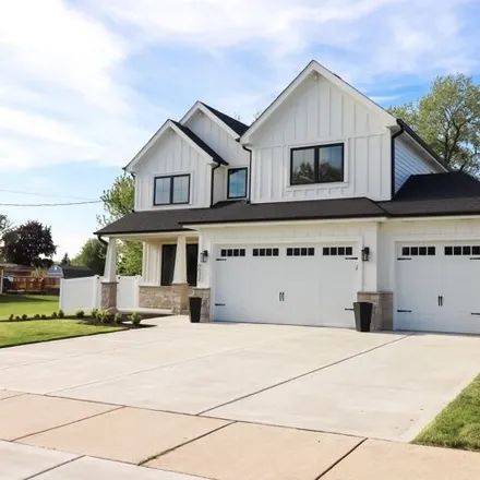 Buy this 4 bed house on 6662 West 91st Place in Oak Lawn, IL 60453