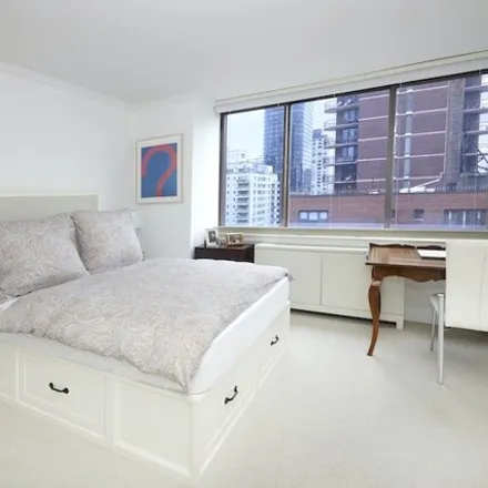 Image 6 - 300 East 64th Street, New York, NY 10065, USA - Condo for sale