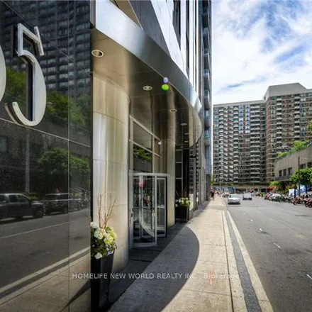 Image 2 - The Uptown Residences, 35 Balmuto Street, Old Toronto, ON M4Y 1W4, Canada - Apartment for rent