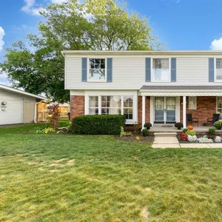 Buy this 4 bed house on 8120 Hedgeway Drive in Shelby Charter Township, MI 48317