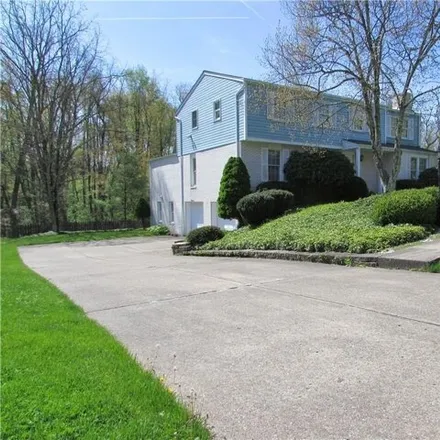 Image 2 - 2207 Woodmont Drive, Murrysville, PA 15632, USA - House for sale