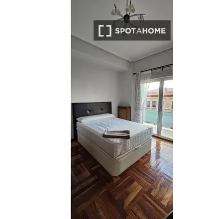 Rent this 4 bed room on Madrid in Colegio Público Concepción Arenal, Calle de Antonio López