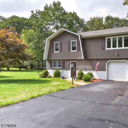 Buy this 3 bed house on 16 Washington Trail in Hopatcong Hills, Hopatcong