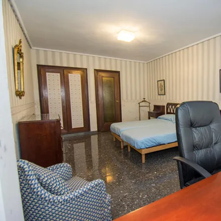 Image 4 - Carrer de Jaume Roig, 46010 Valencia, Spain - Room for rent