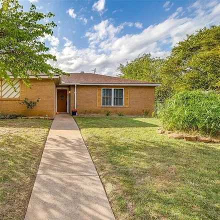 Buy this 3 bed house on 401 Berkshire Drive in Burleson, TX 76028