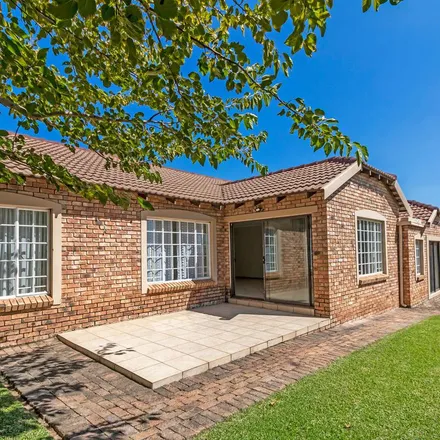 Image 5 - Gooseberry Street, Wilgeheuwel, Roodepoort, 2040, South Africa - Townhouse for rent