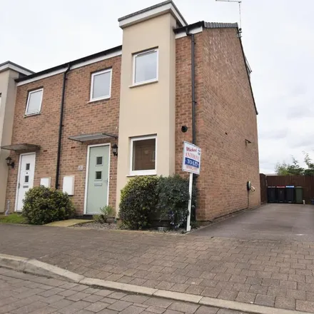 Rent this 4 bed townhouse on Eaton Hall Crescent in Monkston, MK10 7FB