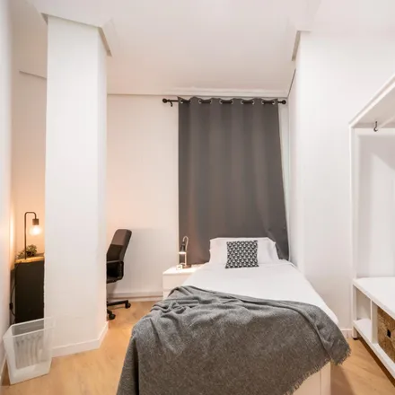 Rent this 7 bed room on Carrer de Sant Vicent Màrtir in 135, 46007 Valencia