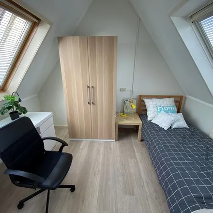 Rent this 4 bed apartment on De Eendracht 59 in 1188 GP Amstelveen, Netherlands