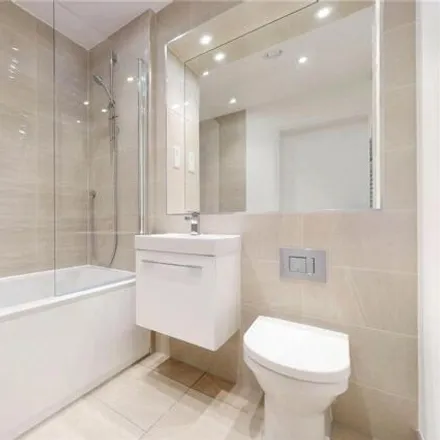 Image 7 - Pearl Buildings, 4 Scena Way, London, SE5 0BH, United Kingdom - Apartment for sale