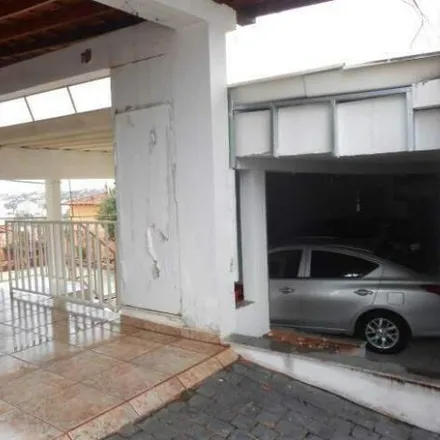 Buy this 4 bed house on Rua Joaquim Saraiva in Tabajaras, Uberlândia - MG