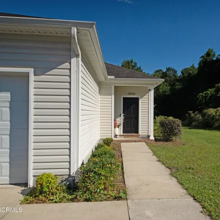 Rent this 3 bed house on 1604 Hargett Street in Bell Fork, Jacksonville