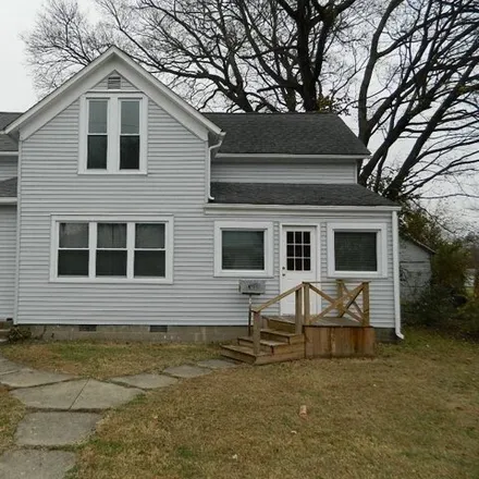 Buy this 2 bed house on 420 Northwest 9th Street in Fairfield, IL 62837