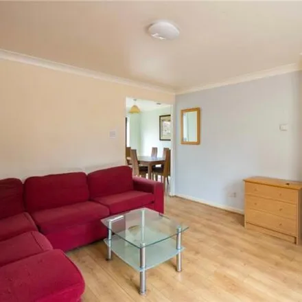 Image 2 - Stuart House, 1 Beaulieu Avenue, London, E16 1TS, United Kingdom - Townhouse for sale