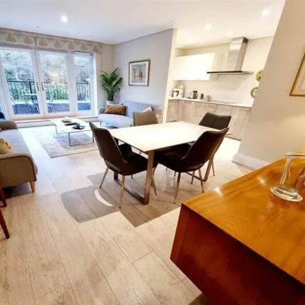 Image 4 - Manor Wood Lodge, 1 Coombehurst Close, London, EN4 0JF, United Kingdom - Apartment for sale