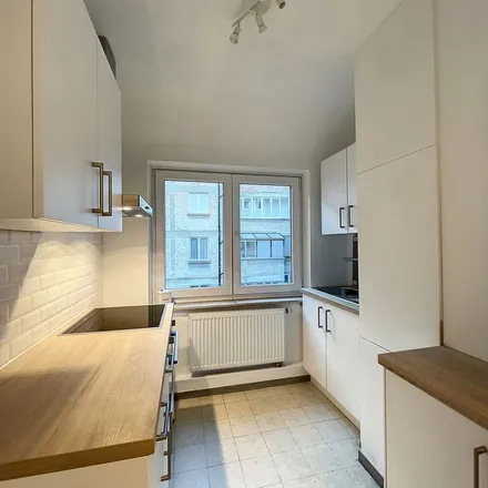 Image 8 - Rue Edouard Ronvaux 4, 5000 Namur, Belgium - Apartment for rent