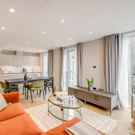 Rent this 3 bed apartment on Melcombe Street in London, NW1 6AE