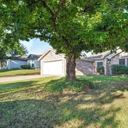 Buy this 4 bed house on 225 Cardinal Ct in Weatherford, Texas