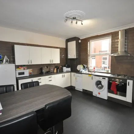 Rent this 4 bed apartment on Meadow View in Leeds, LS6 1JQ