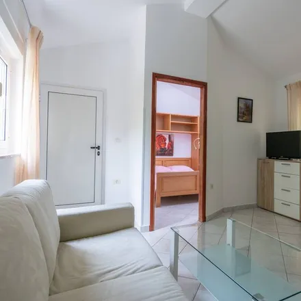 Rent this 4 bed house on 52204 Ližnjan