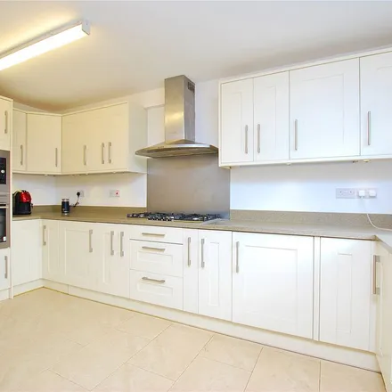 Image 7 - Merrow Woods, Guildford, GU1 2LH, United Kingdom - Apartment for rent
