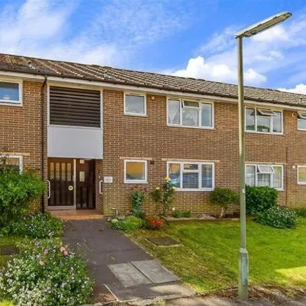 Buy this 1 bed apartment on Edgefield Close in Redhill, Surrey
