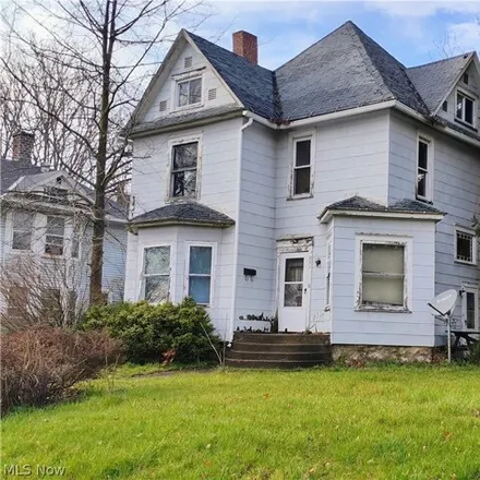 Buy this 4 bed house on 231 Park Place in East Conneaut, Conneaut