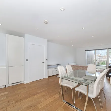 Rent this 3 bed apartment on 515 Commercial Road in Ratcliffe, London