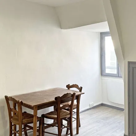 Image 1 - Tui, Rue de Liège, 64000 Pau, France - Apartment for rent