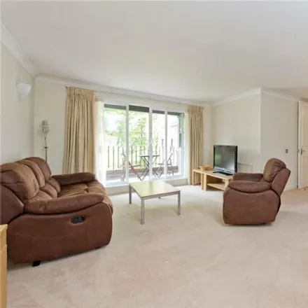 Rent this 2 bed room on Melbourne House in 50 Kensington Place, London