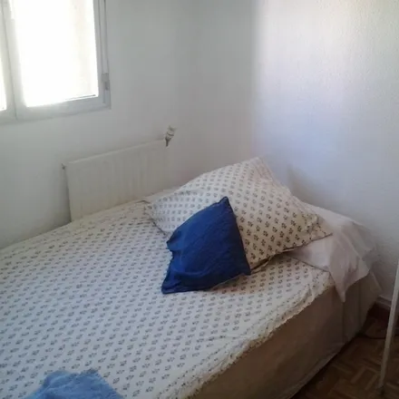 Rent this 4 bed room on Madrid in Calle de Bujalance, 3