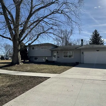 Buy this 3 bed house on 1285 Circle Drive in DeWitt, IA 52742