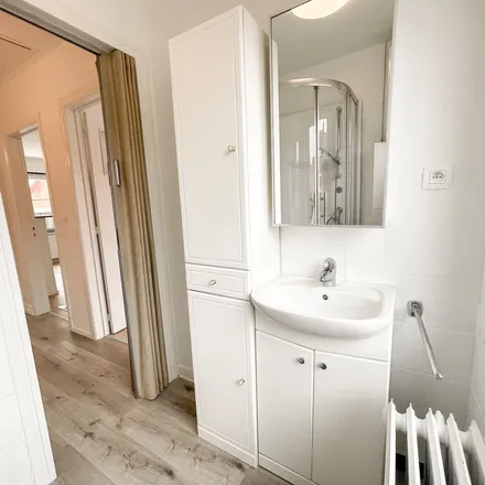 Rent this 3 bed apartment on Zandbergstraat 37 in 8530 Harelbeke, Belgium