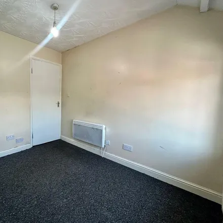 Image 7 - Rutland Avenue, High Wycombe, HP12 3JH, United Kingdom - Apartment for rent