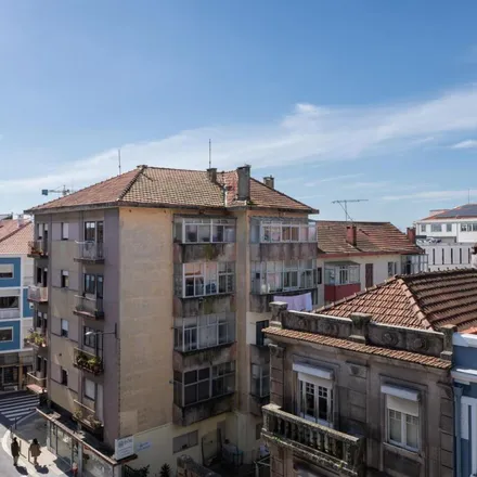 Rent this 2 bed apartment on Tabacaria Jogo D'épocas in Rua Santa Catarina, 4000-447 Porto