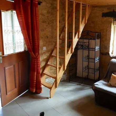 Rent this 1 bed house on Chemin de la Croix de Frayssinet in 46250 Frayssinet-le-Gélat, France