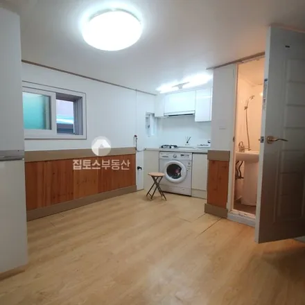 Rent this studio apartment on 서울특별시 송파구 송파동 95-8