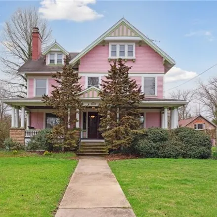 Buy this 6 bed house on 271 West College Street in Robin Park, Oberlin
