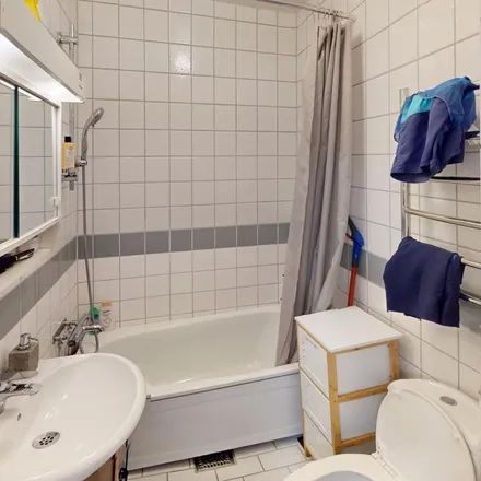 Rent this 2 bed apartment on Östra Ryttmästaregatan 12 in 215 61 Malmo, Sweden