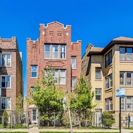 Buy this 4 bed condo on 2014 West Birchwood Avenue in Chicago, IL 60645