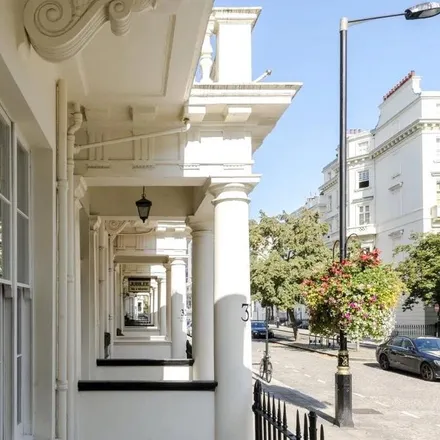 Rent this 6 bed apartment on 39 St George's Drive in London, SW1V 1PB