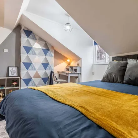 Rent this 6 bed room on Domino's in Raymond Road, Leicester