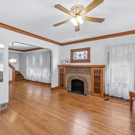 Image 4 - 6227 West Eddy Street, Chicago, IL 60634, USA - House for sale