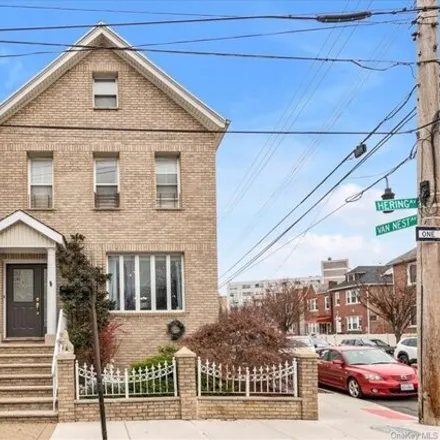 Buy this 4 bed house on 1700 Hering Avenue in New York, NY 10461