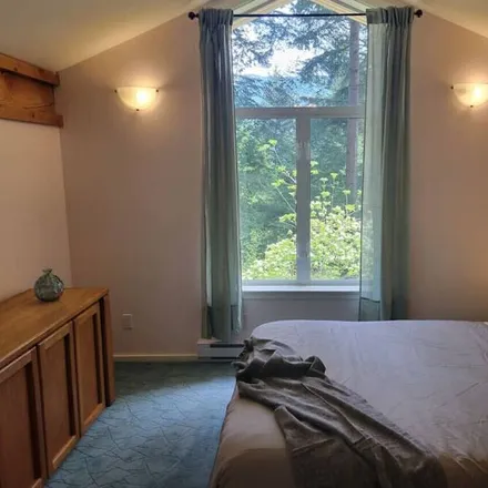 Rent this 2 bed apartment on Bowen Island Municipality in Bowen Island, BC V0N 1G1