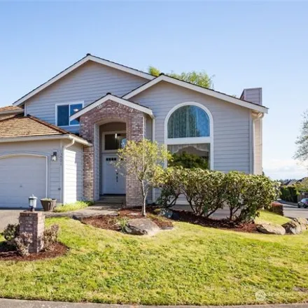 Buy this 5 bed house on 13001 Southeast 305th Place in Auburn, WA 98092
