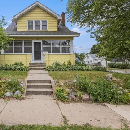 Buy this 3 bed house on 440 Kenwood St NE in Grand Rapids, Michigan