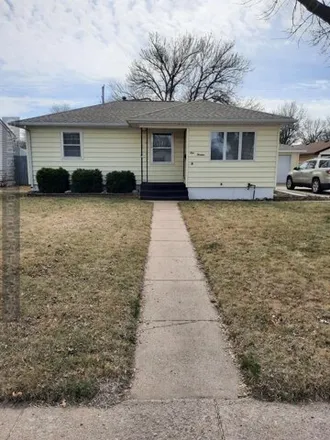 Buy this 2 bed house on 125 West 20th Street in Grand Island, NE 68801
